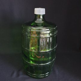 Бутыль из зелёного стекла с пластиковой завинчивающейся крышкой, 10 л